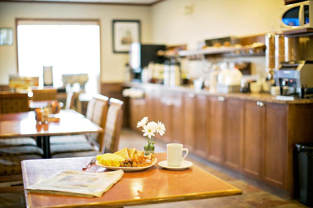Service Plus Inns & Suites Drayton Valley Екстер'єр фото