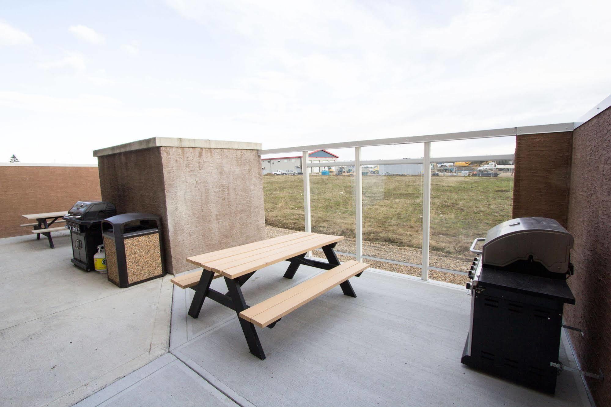 Service Plus Inns & Suites Drayton Valley Екстер'єр фото